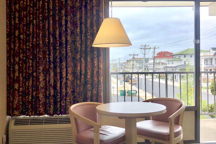 Impala Island Inn