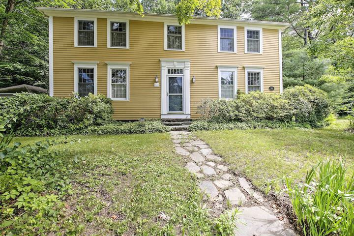 Historic Huntington Home - Walk to Westfield River