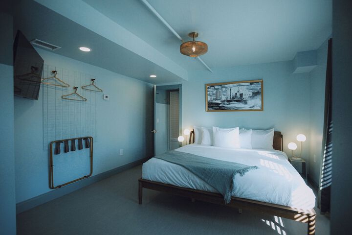 Peninsula Bed & Cocktails