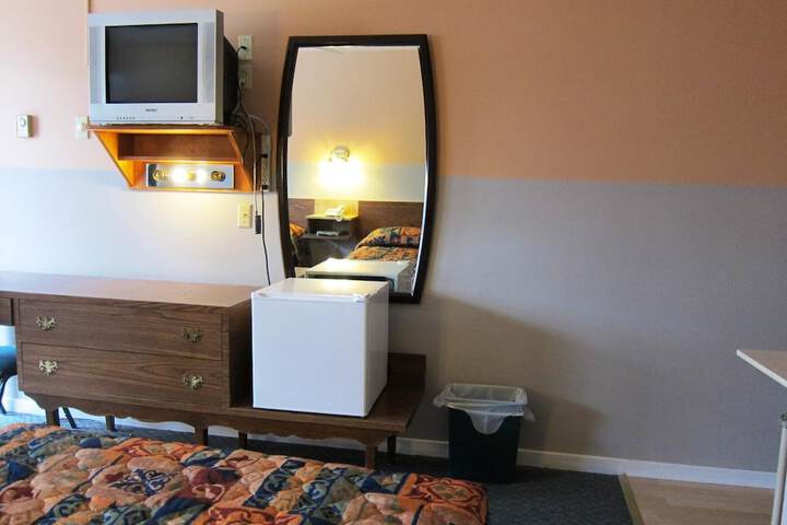 Room 10 of 16