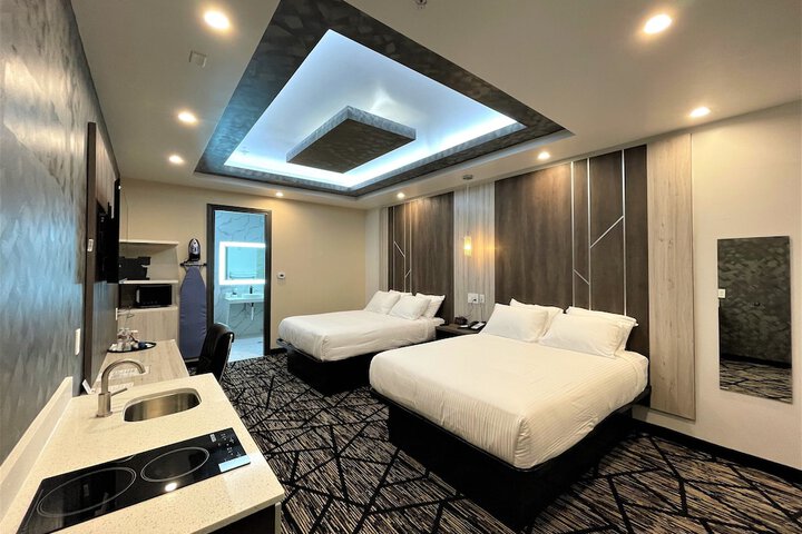 Comfeeni Inn and Suites