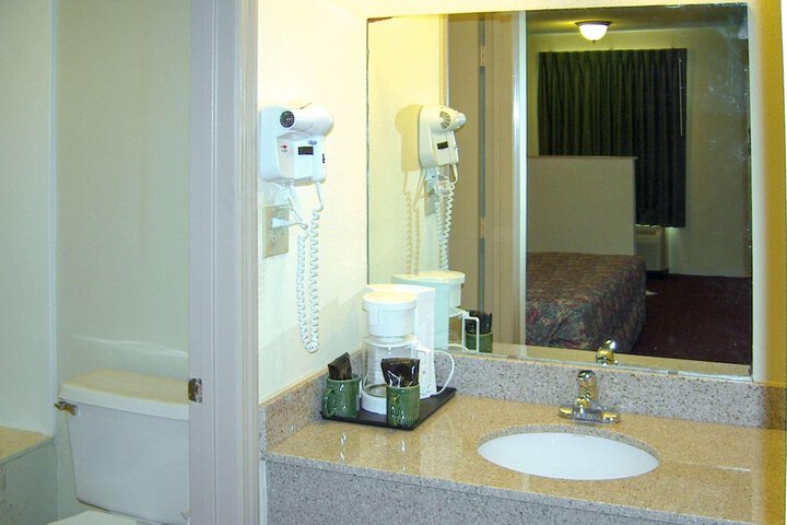 Room 6 of 27