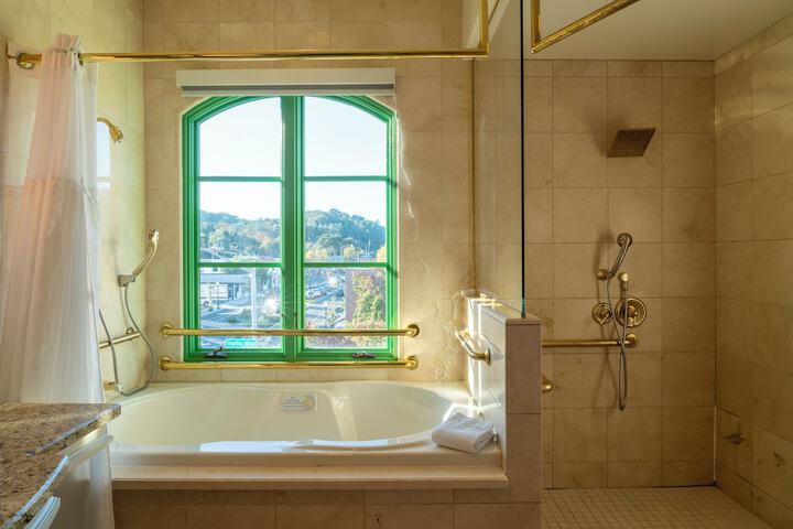 The Carlton Hotel Atascadero – Paso Robles, a Tribute Portfolio Hotel