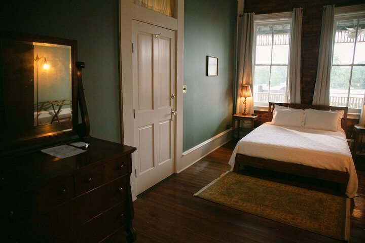 Room 17 of 87