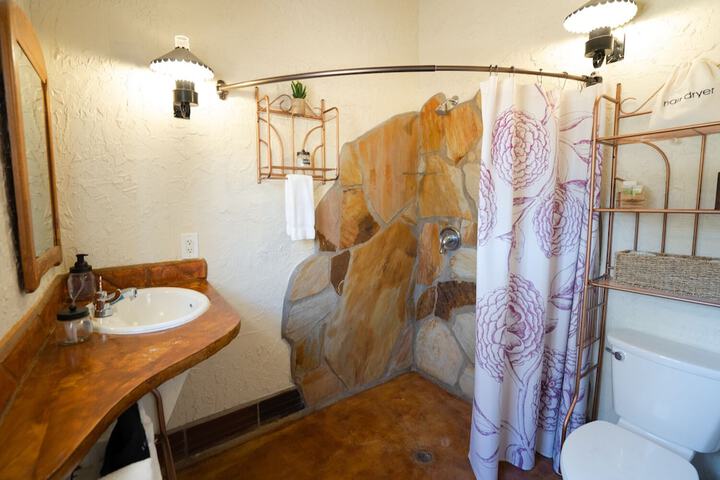 Room 35 of 103