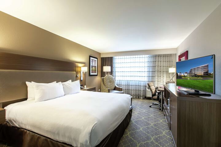 DoubleTree by Hilton Winston Salem - University