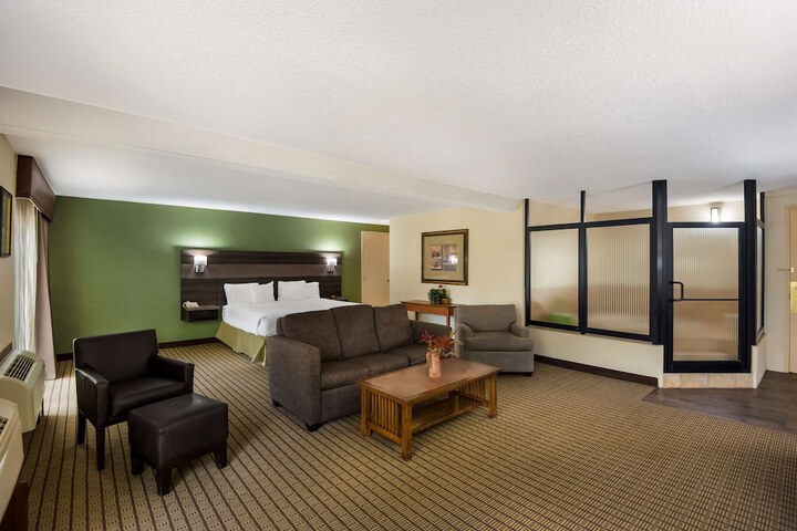 Room 8 of 30