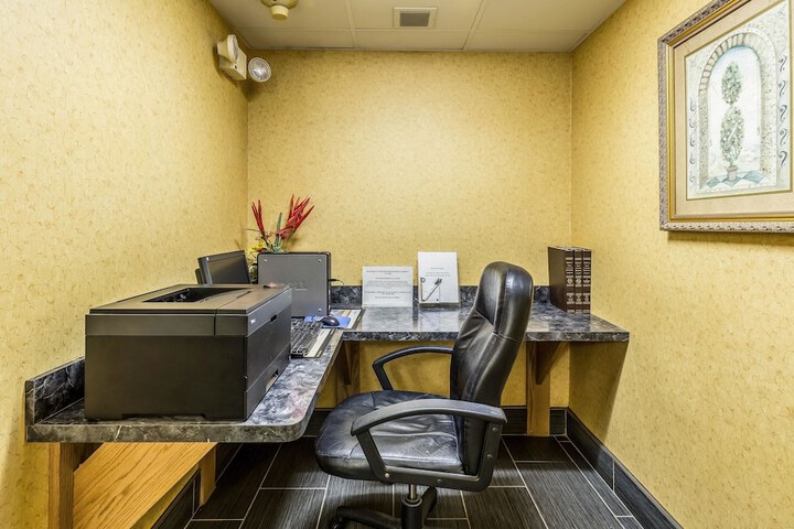 Business Center 33 of 40