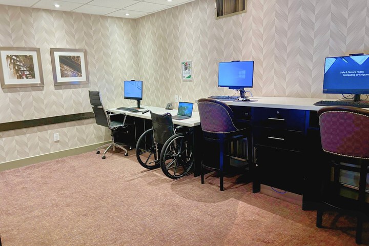 Holiday Inn Toronto - Intl Airport by IHG