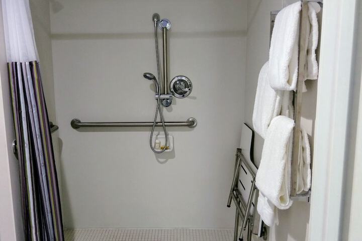 Room 14 of 39