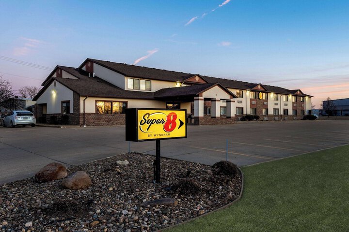 Super 8 by Wyndham Oelwein