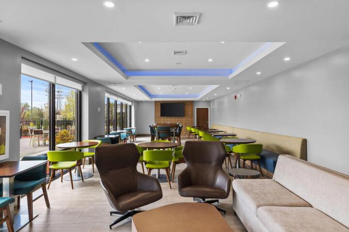 Even Manchester Airport by IHG