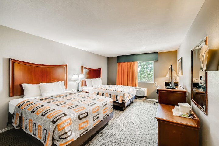 Room 28 of 65