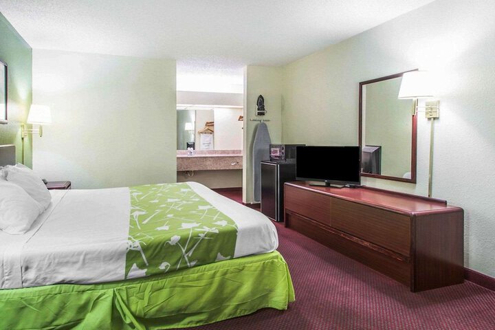 Room 33 of 46