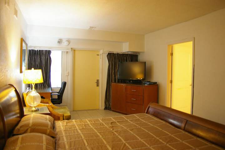 Room 17 of 25