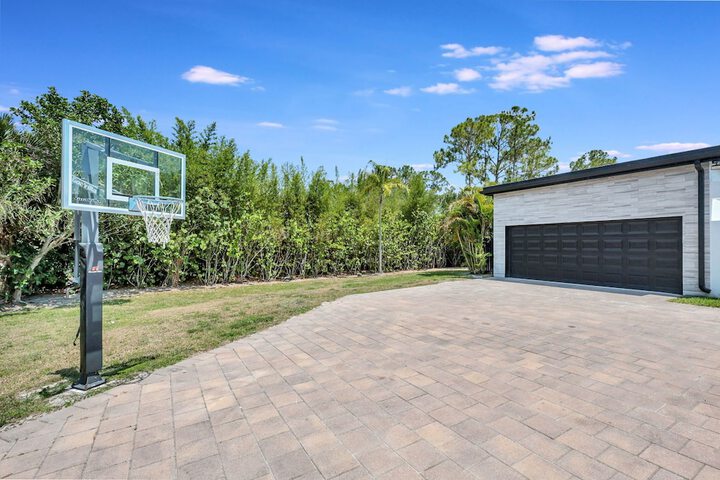 6BR Sleeps 15 Pool BBQ Firepit Games Stables More!