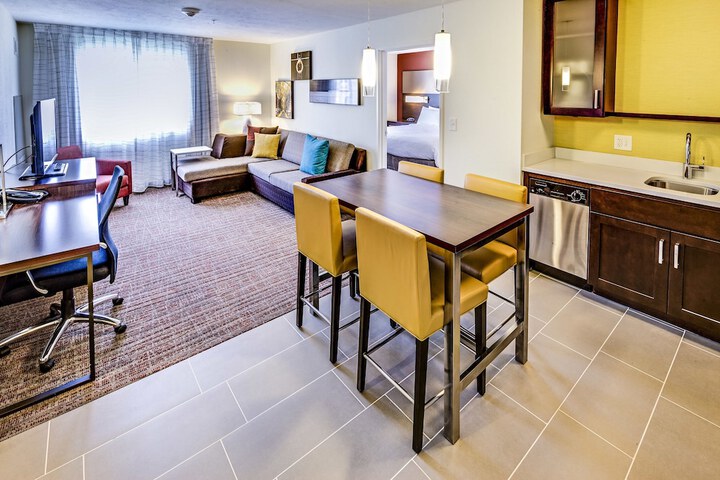 Residence Inn Akron South / Green