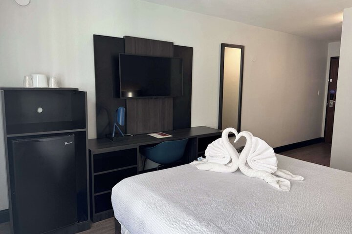 Room 26 of 33