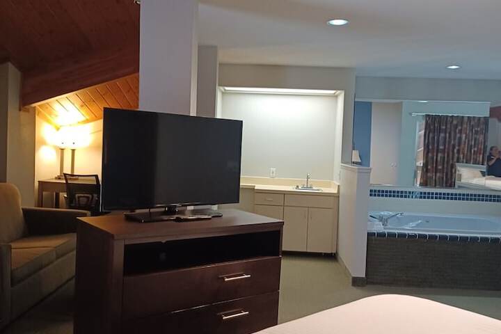 Room 27 of 34
