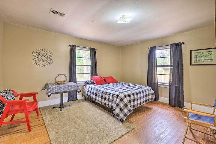 Charming Gadsden Home w / Golf Course Views!