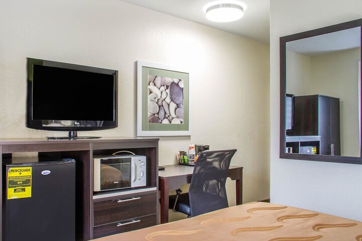 Room 32 of 51