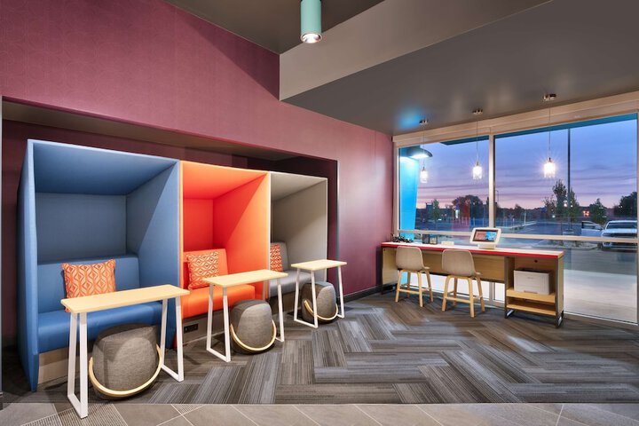 Business Center 41 of 48