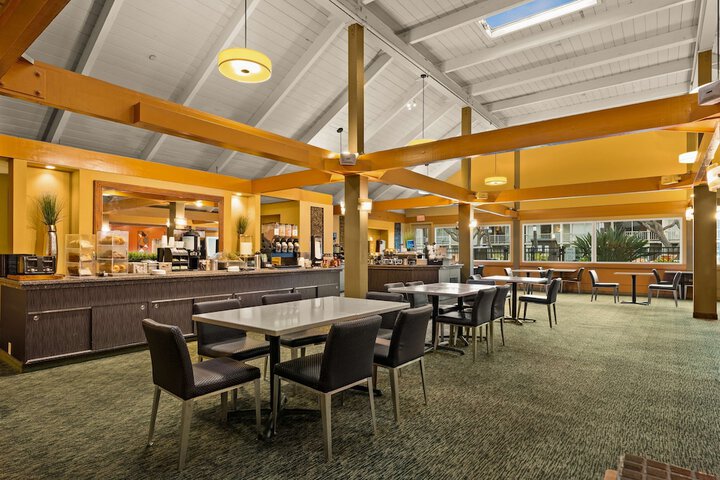 Best Western The Plaza Hotel Honolulu Airport - Free Breakfast