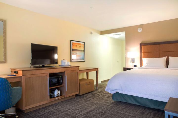 Room 13 of 28