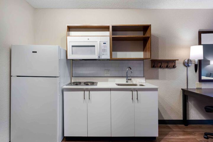 Room 10 of 28