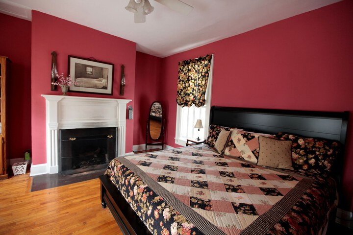 Room 33 of 57