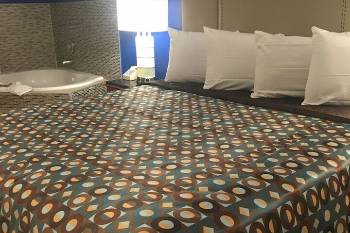 Room 6 of 40