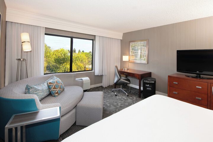 Room 51 of 66