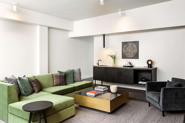Room 33 of 60