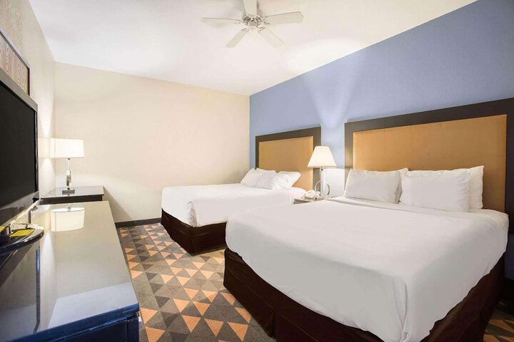 Room 8 of 11