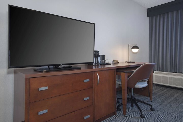 Courtyard by Marriott Norwalk