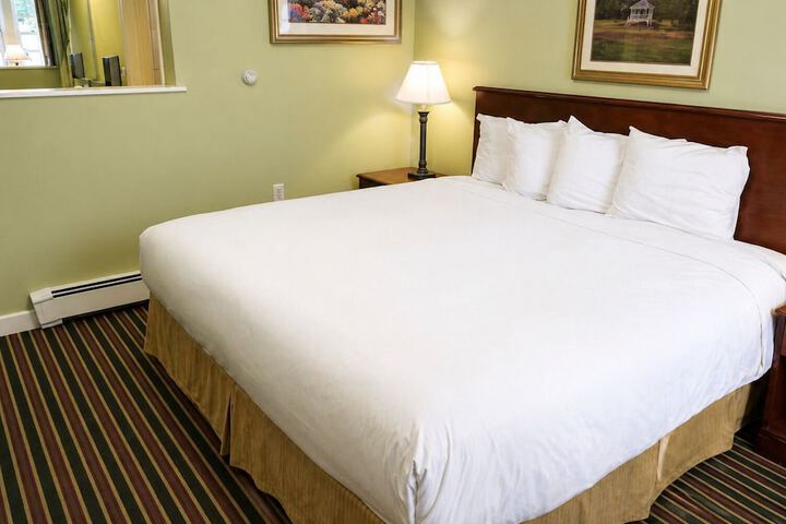 Colonial Motel