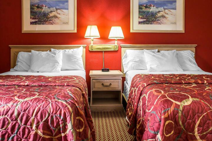 Econo Lodge Inn & Suites Walnut