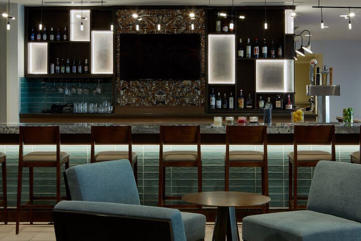 Lounge 71 of 80