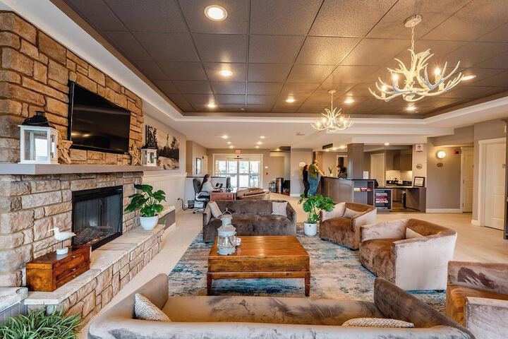 Rivertide Suites Hotel