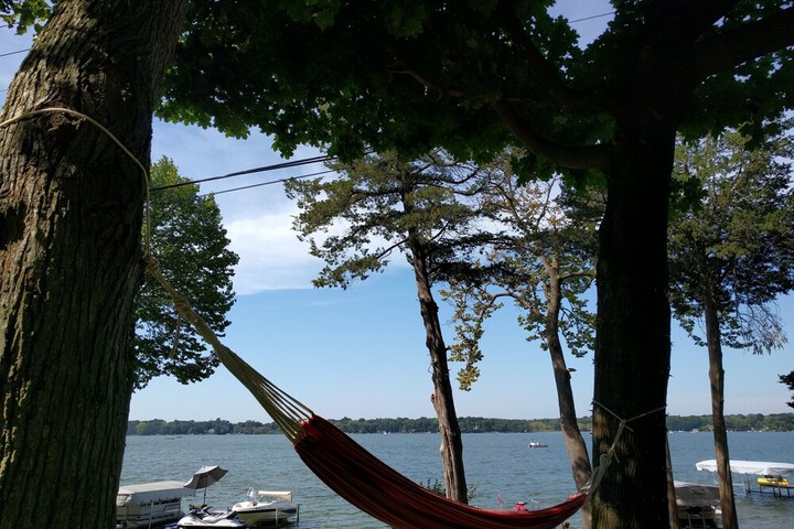 Lake Ripley Lodge w Lake Front Rooms Grand Porch, Kayaks & Paddleboard