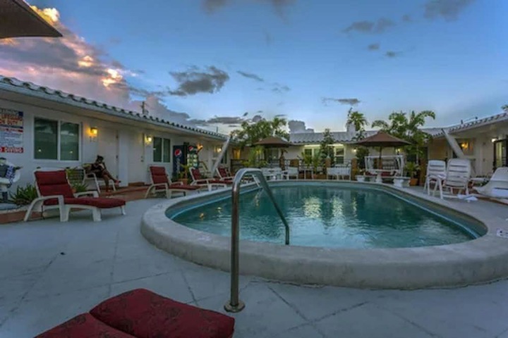 Pool 21 of 59