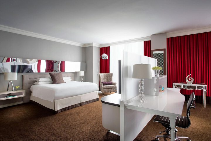 Room 32 of 62