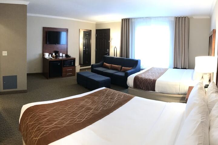 Room 73 of 136