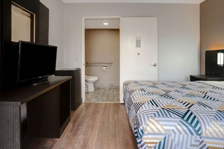 Room 21 of 27