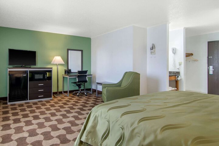 Room 28 of 46