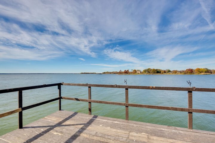 Community Pier: Cozy Kerens Cabin!