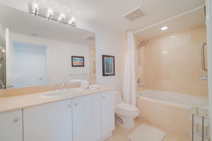 Casa Costa 308s Studio Pools, Jacuzzi, Beach, Shops & Dog Friendly