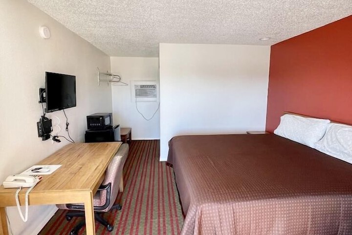 Room 2 of 8