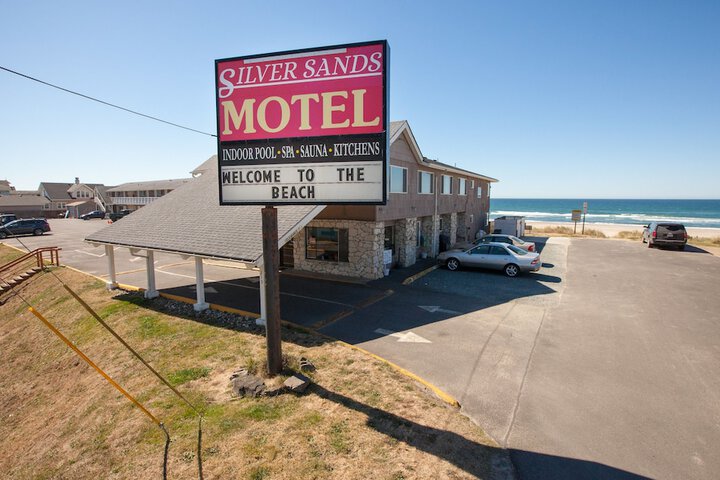 Silver Sands Motel