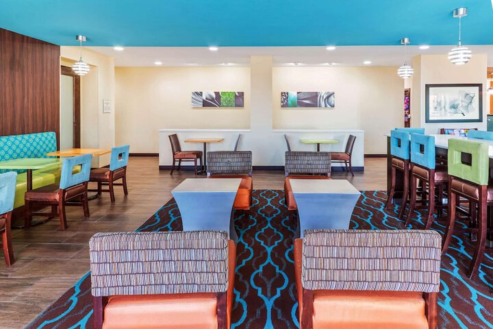 La Quinta Inn & Suites by Wyndham Artesia